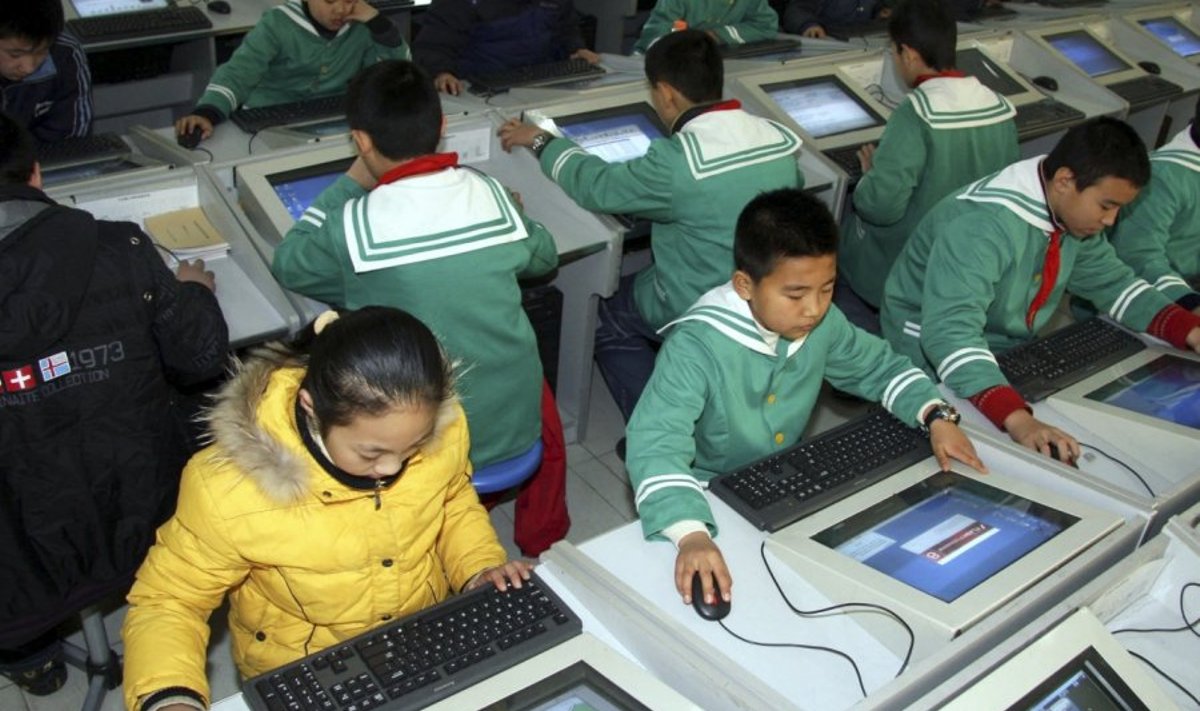 Hiina lapsed surfavad algkooli netiklassis...