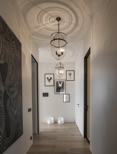 Koridor: lambid Indiast, seintel kunst.