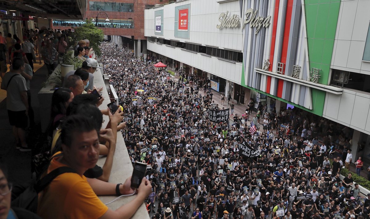 Pühapäeval tuli Hongkongis taas tänavale kümneid tuhandeid protestijaid.