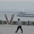 Британская разведка: Россия пытается защитить Крымский мост баржами 