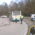 Tallinnas Rahumäe teel põrkasid kokku liinibuss ja sõiduauto