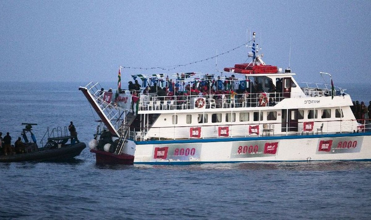 Iisraeli sõjaväelased ronimas Gaza sektorisse suundunud laevale.