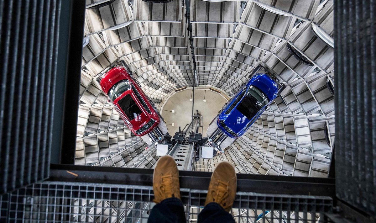 Euroopa veduri Saksamaa sisemajanduse koguprodukt suisa vähenes kolmandas kvartalis. Fotol Saksamaa autotootja Volkswageni autotorn.
