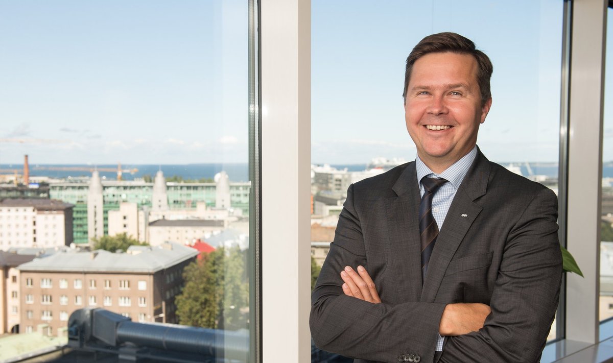 SEB Eesti juht Allan Parik kinnitab, et jätkatakse universaalpangana.