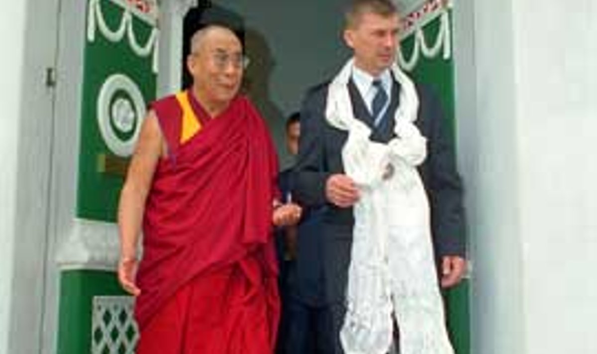 TUTVUS SAI OTSA: Tartu linnapeana leidis Andrus Ansip 2001. aastal võimaluse dalai-laama kostitamiseks. Peaministrina ta seda teha ei kavatse. Tõnu Noorits