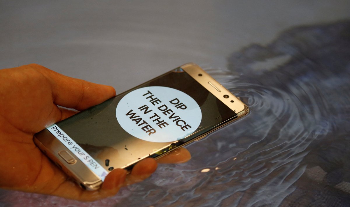 Samsung demonstreeris Galaxy Note 7 head veekindlust