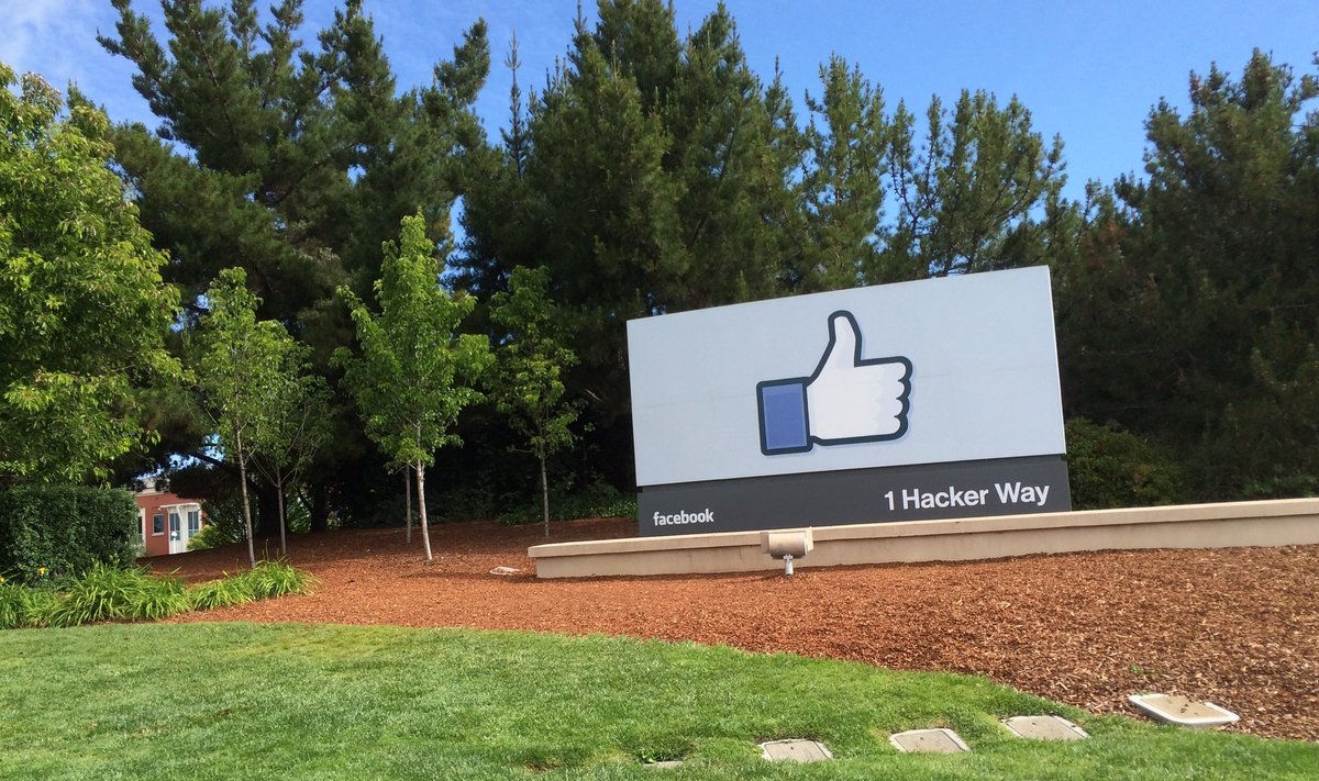 Facebooki peakorteri ees olev silt aadressil 1 Hacker Way
