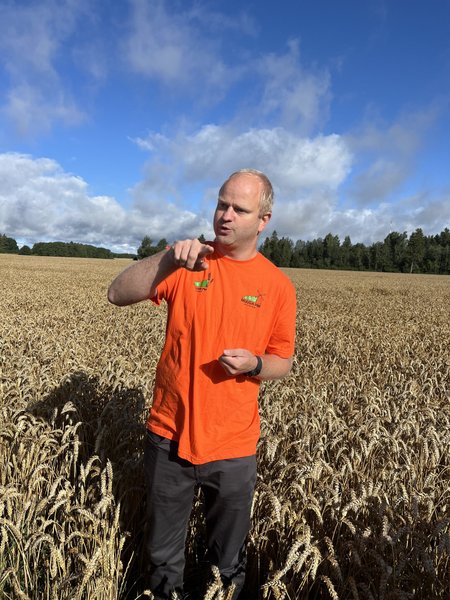 Jaak Flinki sõnul on põllumajandusettevõtete suurimaks probleemiks saamas oskustööliste leidmine. Näiteks traktoriga sõita oskavad paljud, aga seda parandada vähesed. 