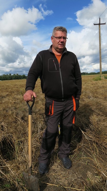 Mahetootja Viljo Siimsalul kasvas talirüps põllul, kus on ligi 70 cm musta mulda.