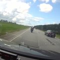 ВИДЕО | Как в боевике: полиция гналась по шоссе Таллинн — Нарва за не имеющим прав нетрезвым мотоциклистом. 223 км/ч!