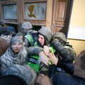 FOTOD | Mihheil Saakašvili poolehoidjad üritasid Kiievis Oktoobripaleed hõivata
