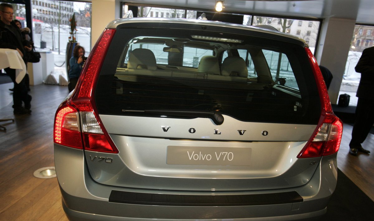Volvo V70.