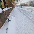 ФОТО | Грустная картина: электросамокаты мешают уборке снега