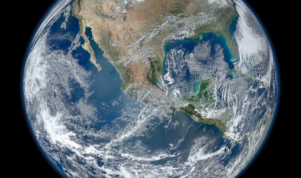 Satellite: NPPSensor: VIIRSDate: 4 January 2012Description: Perspective view of North and Central AmericaRed channel: Band 5 (662-682 nm)Green channel: Band 4 (545-565 nm)Blue channel: Band 2 (436-454 nm)Projection: Near-sided perspective from 2124 kilometers above 20 North by 100 WestAuthor: Norman KuringCreated: 2012-01-20T21:00:00Z
