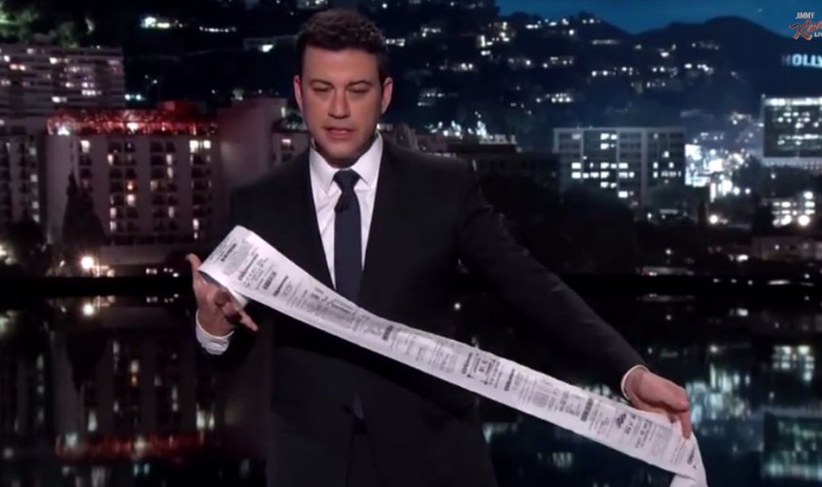 Jimmy Kimmel näitas saates tualettpaberile trükitud ostutšekki.