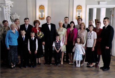 ...Peetri emale andis aasta ema tiitli 2008. aastal eelmine president Toomas Hendrik Ilves.