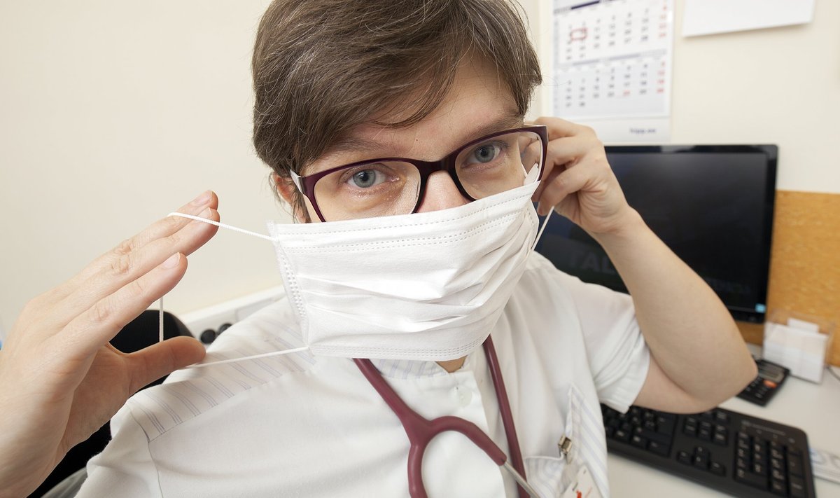 Tallinna Lastehaigla vastuvõtuosakonna arst Ülle Uustalu soovitab alustada ennetava raviga kohe, kui keegi pereliikmeist on grippi jäänud.