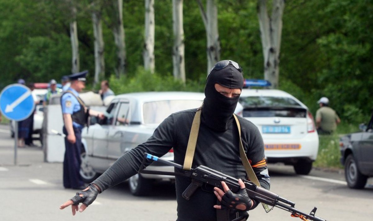 Venemeelsed on Donetski piirkonda üles seadnud palju kontrollpunkte ja ühes sellises peeti kinni ka OSCE vaatlejad.