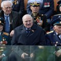 Lukašenka nägi Moskva tribüünil kohutav välja, ei suutnud jalgsi käia ega osalenud Putini pidusöögil. Minskis jäi pidamata kõne