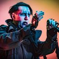 VIDEO | Fännid šokis: Jõhkrast veresaunast toibuvas linnas kontserdi andnud Marilyn Manson vehkis laval võltsrelvaga