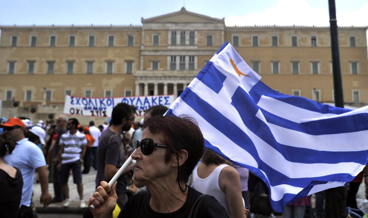 Doominomängu kõrval on kriisi ajal Kreeka rahvusspordiks saanud streigid, meeleavaldused ja tänavatel märatsemine.