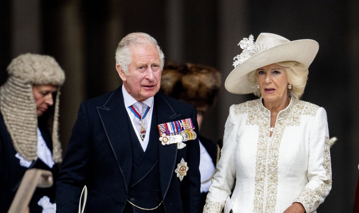 Ühendkuningriigi uus kuningas koos oma abikaasa Camillaga. Hetkel pole teada, millise nime Charles kuningaks saades endale võtab.