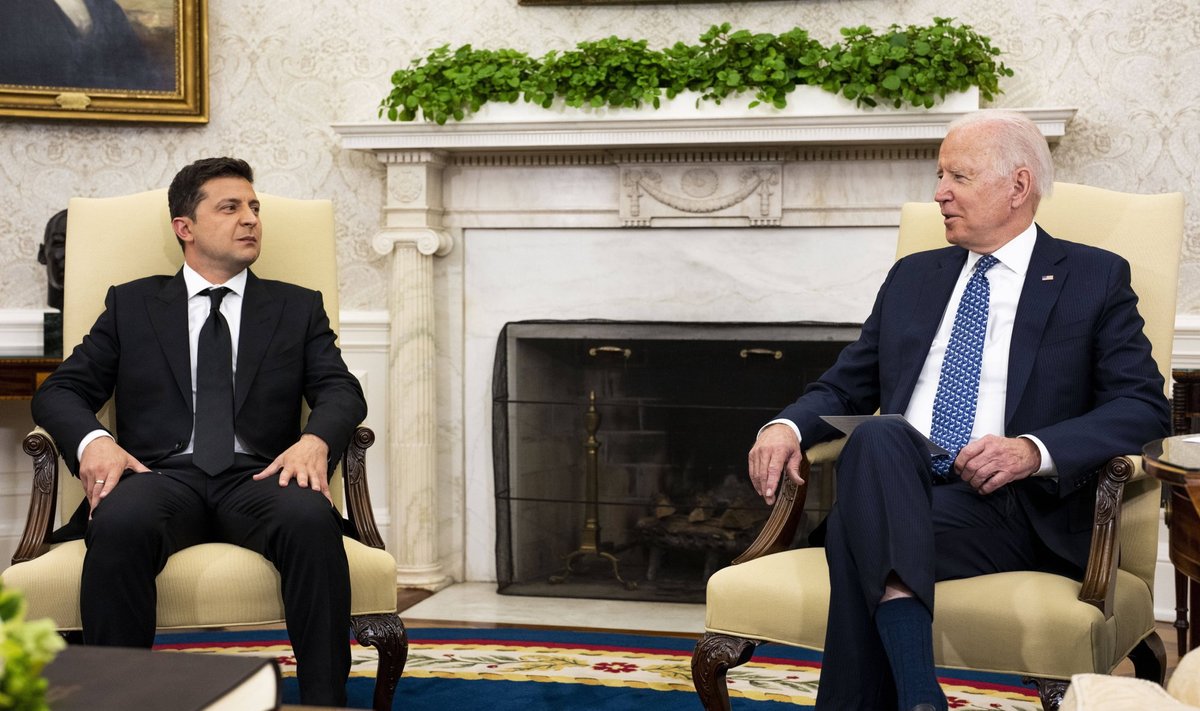 Zelenskõi ja Biden kohtusid Valges Majas 2021. aasta septembri algul, mil USA luureinfo juba näitas Venemaa sõjakaid kavatsusi. Tol ajal Zelenskõi pisendas ohtu oma riigile.