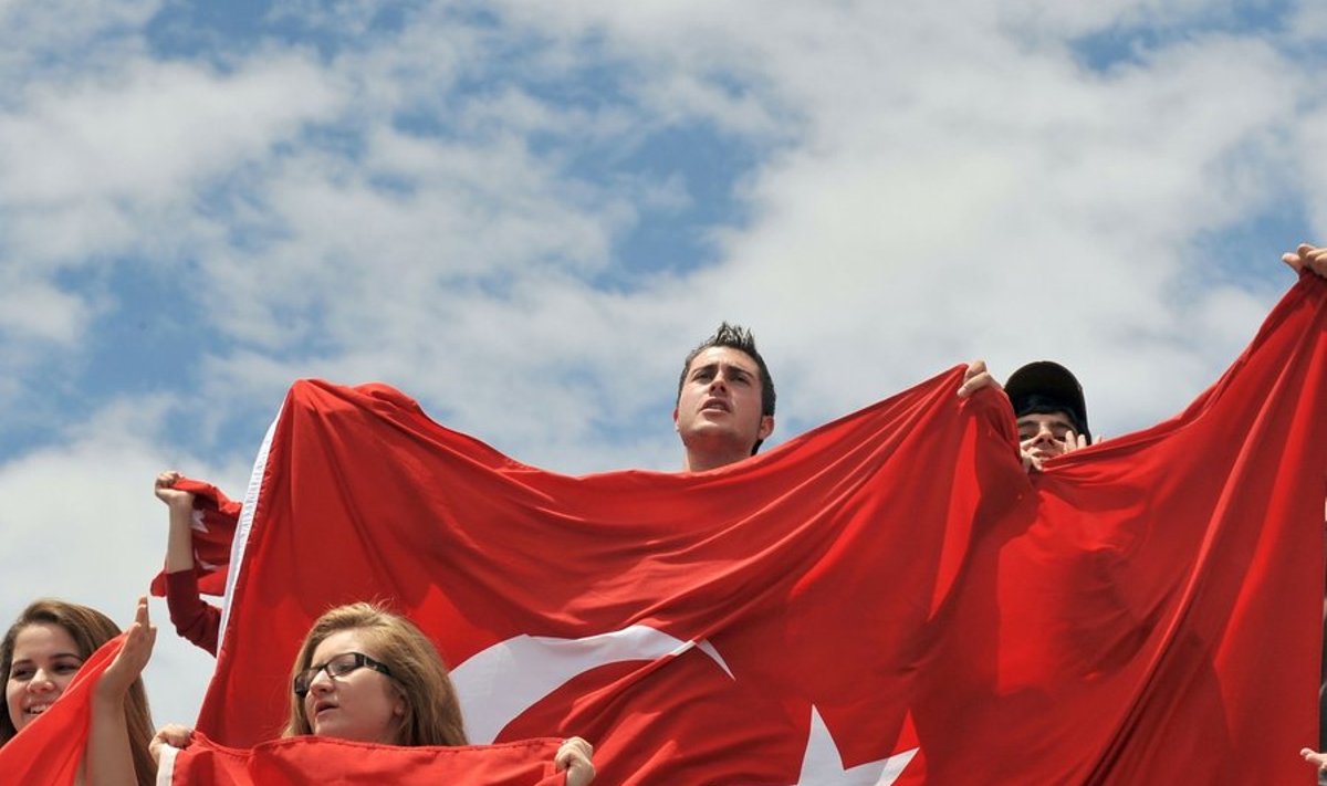 Turkish fans wave the country's flag and cheer on Marsel Ilhan of Turkey during his loss to Fernando Gonzalez of Chile in their men's singles second round match on day three of the Australian Open tennis tournament in Melbourne on January 20, 2010.  Gonzalez won 6-3, 6-4, 7-5.  The first Grand Slam of the 2010 tennis season is taking place in the Australian city January 18-31.      AFP PHOTO / PAUL CROCK
