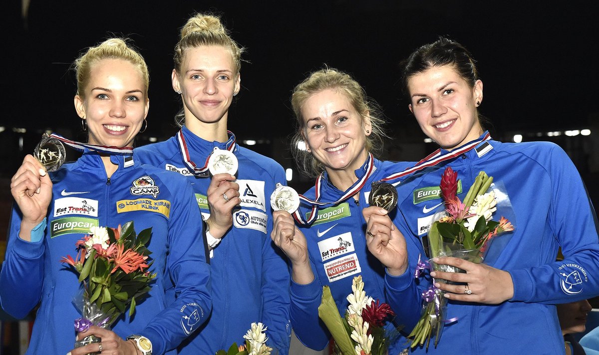 Hõbedane epeenaiskond: (vasakult) Erika Kirpu, Katrina Lehis, Kristina Kuusk ja Julia Beljajeva
