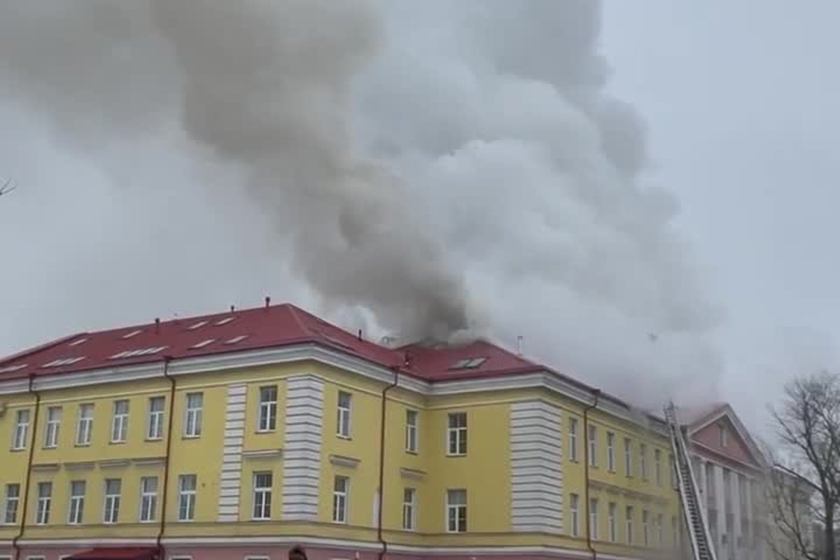 ФОТО И ВИДЕО | Крупный пожар в Ласнамяэ: тушили до утра. В числе  пострадавших много украинских беженцев