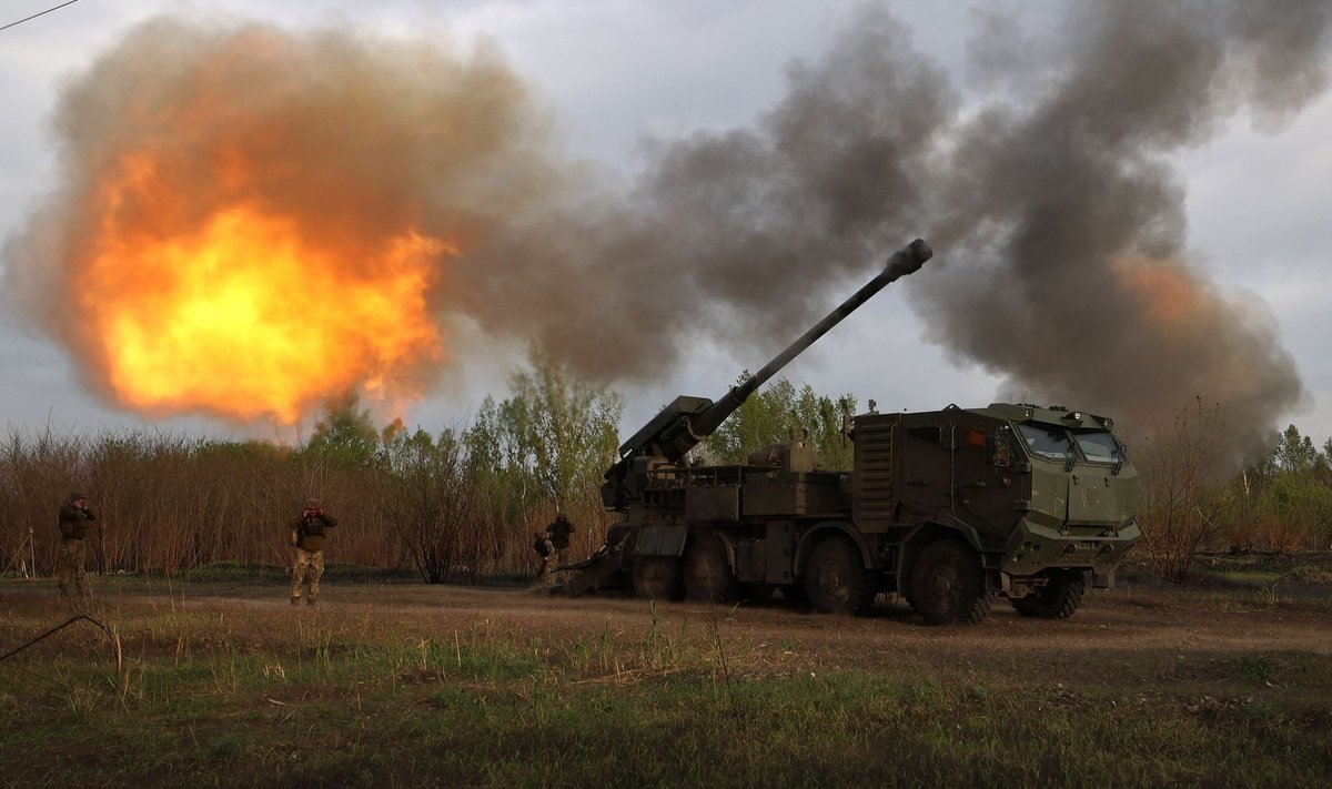 Украинские военные обстреливают позиции российской армии в Харьковской области