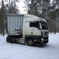 ФОТО и ВИДЕО | Литовский грузовик испортил лыжню в лесу Харку — проехал по ней 1,7 км и застрял. Водитель винит навигатор