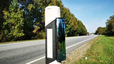 Uuring: reflektorid võiksid päästa Eesti teedel tuhandete loomade elu ja vältida paljusid inimvigastusi