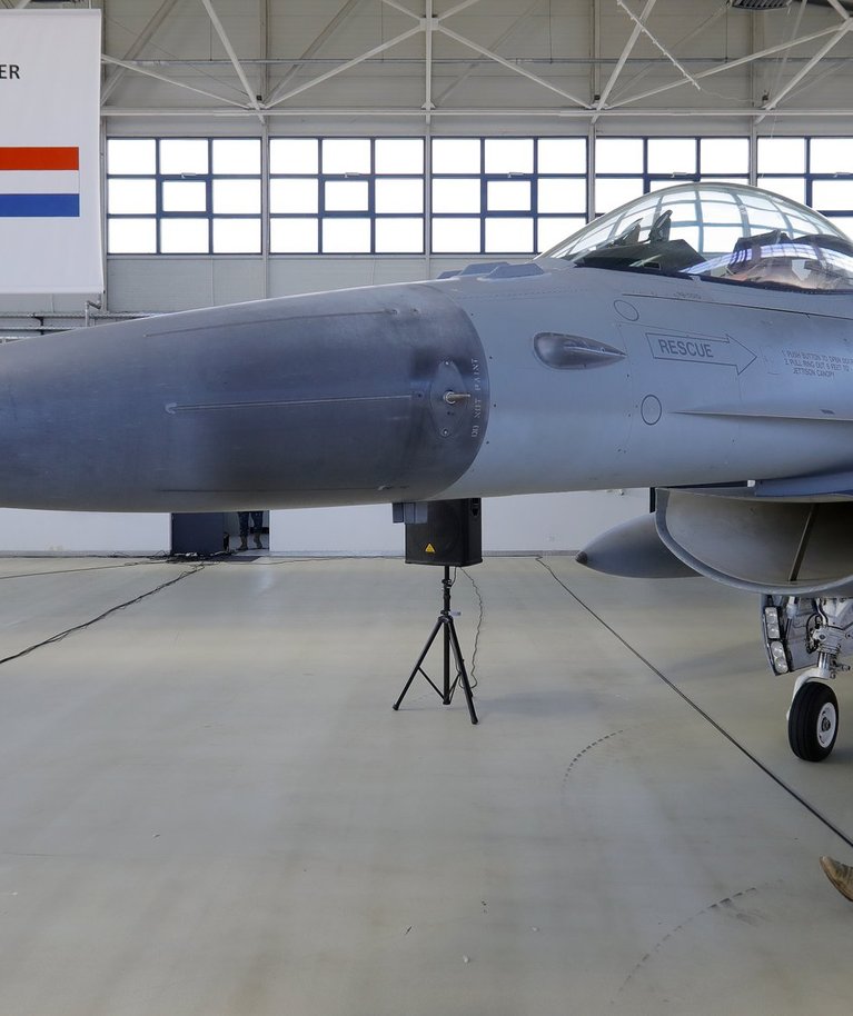 F-16 hävituslennukite treeningukeskuse avamine Rumeenias. Ukraina on taotlenud F-16 hävitajaid pikka aega, lennukid Ukraina pilootide koolituseks pärinevad Hollandist.