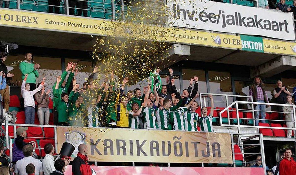 Publik rõõmustab koos FC Flora mängijatega karikafinaali võidu üle.