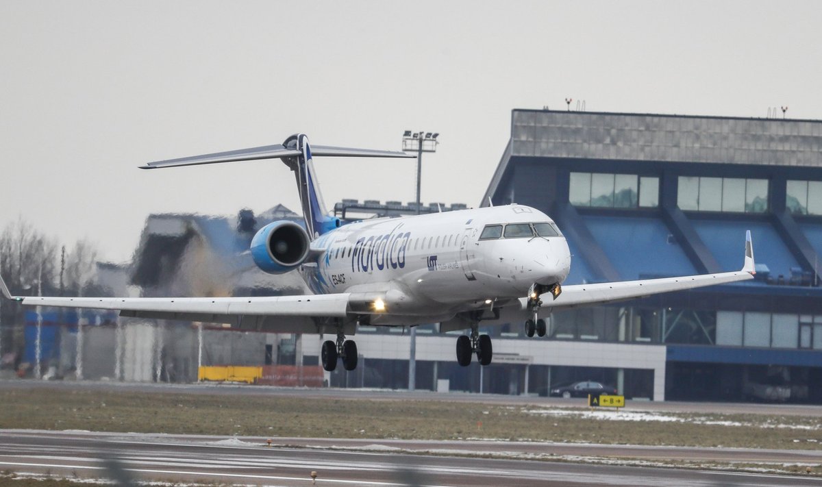 Lennuk maandumas Tallinna lennujaamas