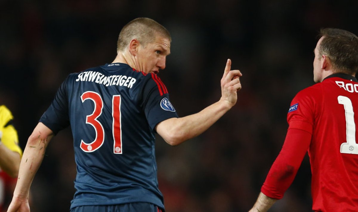 Bastian Schweinsteiger pärast Wayne Rooney kukutamist.