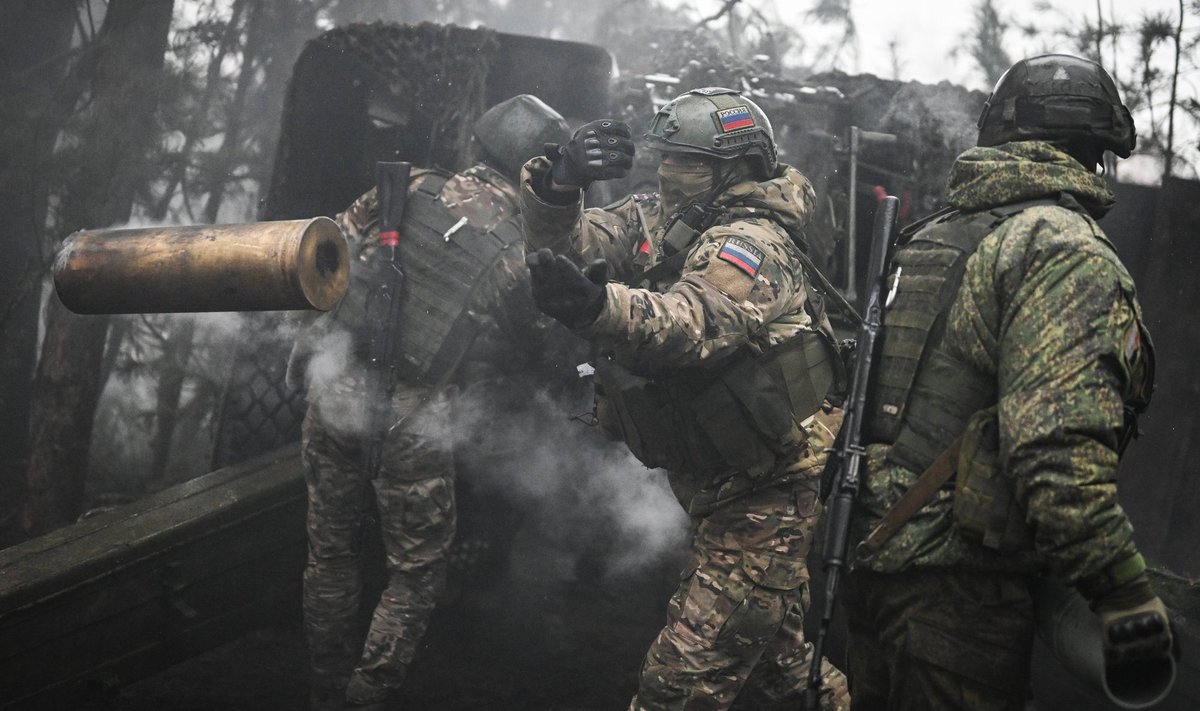 Vene suurtükiväelased tulistavad Lõmani suunas