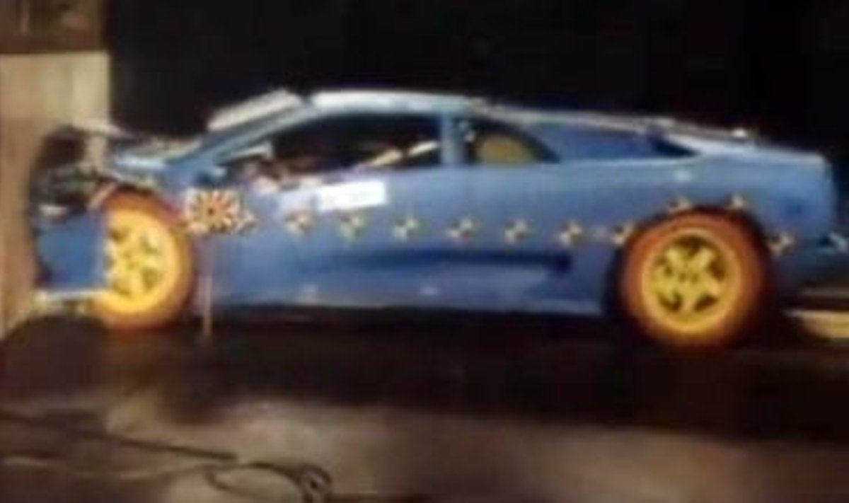 Lamborghini Diablo laupkokkupõrke testis