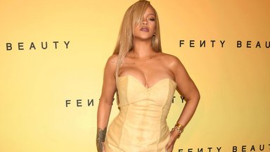 FOTOD | Rihanna tähistas emadepäeva punase vaiba väärilises riietuses