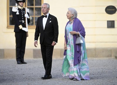Rootsi printsess Christina abikaasa Tord Magnusoniga Drottningholmi lossi ees 14.09