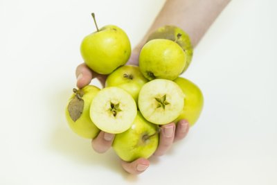 Kahtlust äratanud 'Liivi kuldreneti' sordist õunad, 2,49€/kg.