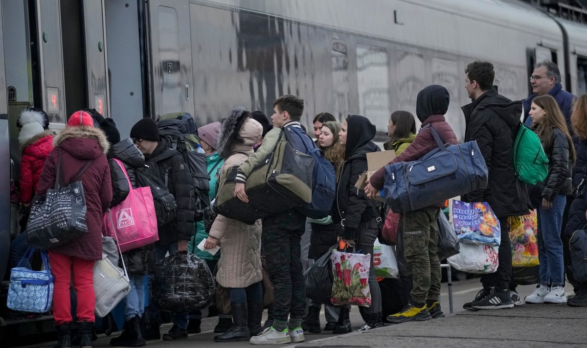Люди едут из Донецка в Киев