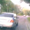 VIDEO: Kahtlaselt manööverdava Nissani juht surus lugeja auto vastu äärekivi