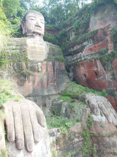 Leshani kalju-Buddha.