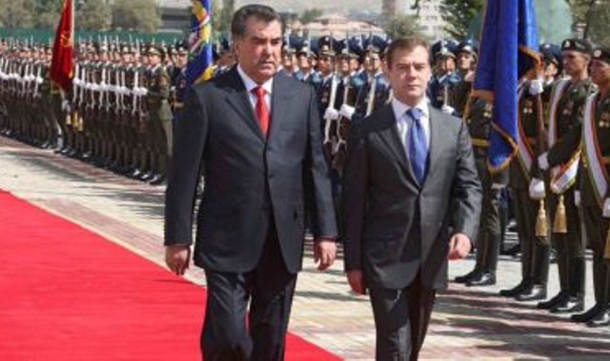 Tadžikistani ja Venemaa presidendid Emomalii Rahmon ja Dmitri Medvedev Dušanbes