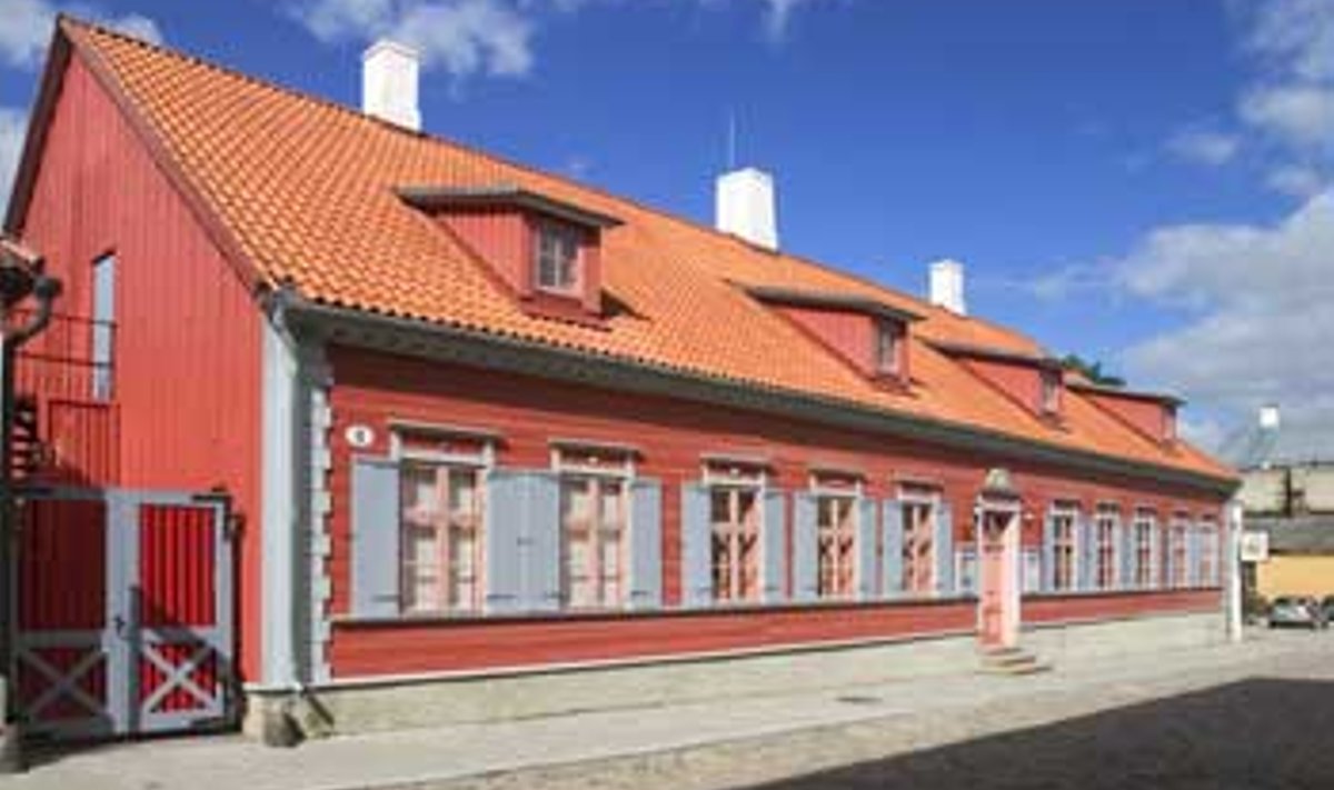 Klassitsistliku tüüpfassaadiga Tartu Mänguasjamuuseum: Kenasti renoveeritud fassaadi taga on peidus tõeline midrimaa. Ingmar Muusikus