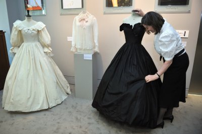 Printsess Diana legendaarne must kleit näitusel
