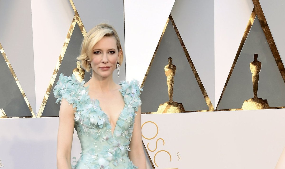 Cate Blanchett õilmitseb Armani Prive kevadrohelises lillekleidis.