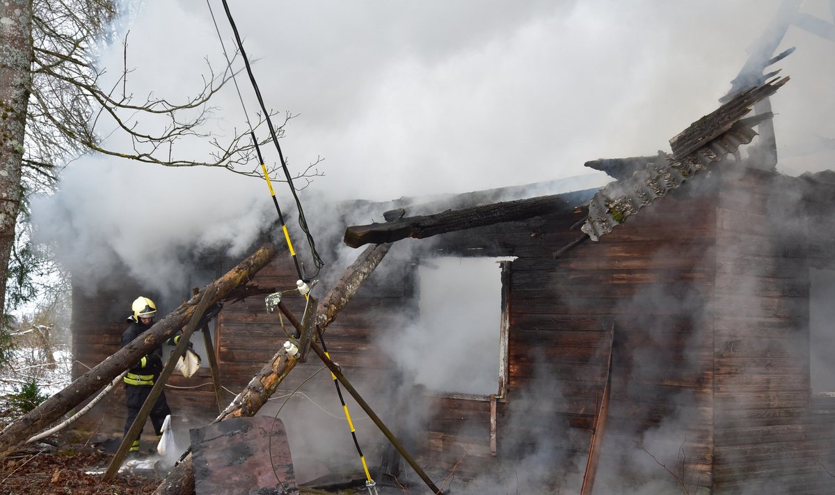 Viljandimaal hävis tulekahjus elumaja